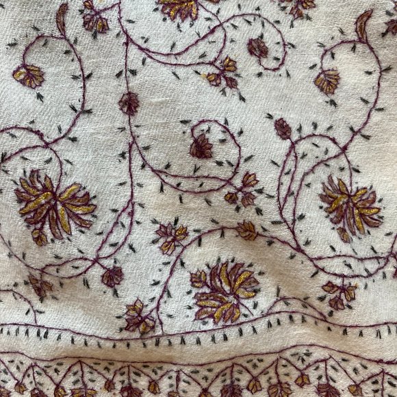 100% Pashmina Shawl - Hand Embroidered - Picture 2 of 4